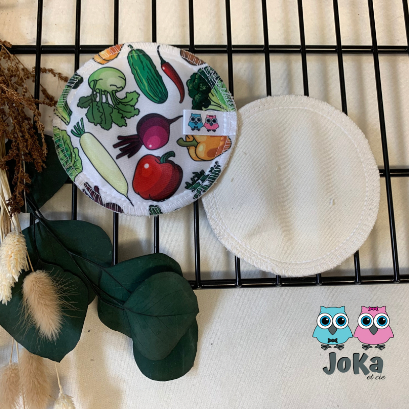 Breastfeeding pads black