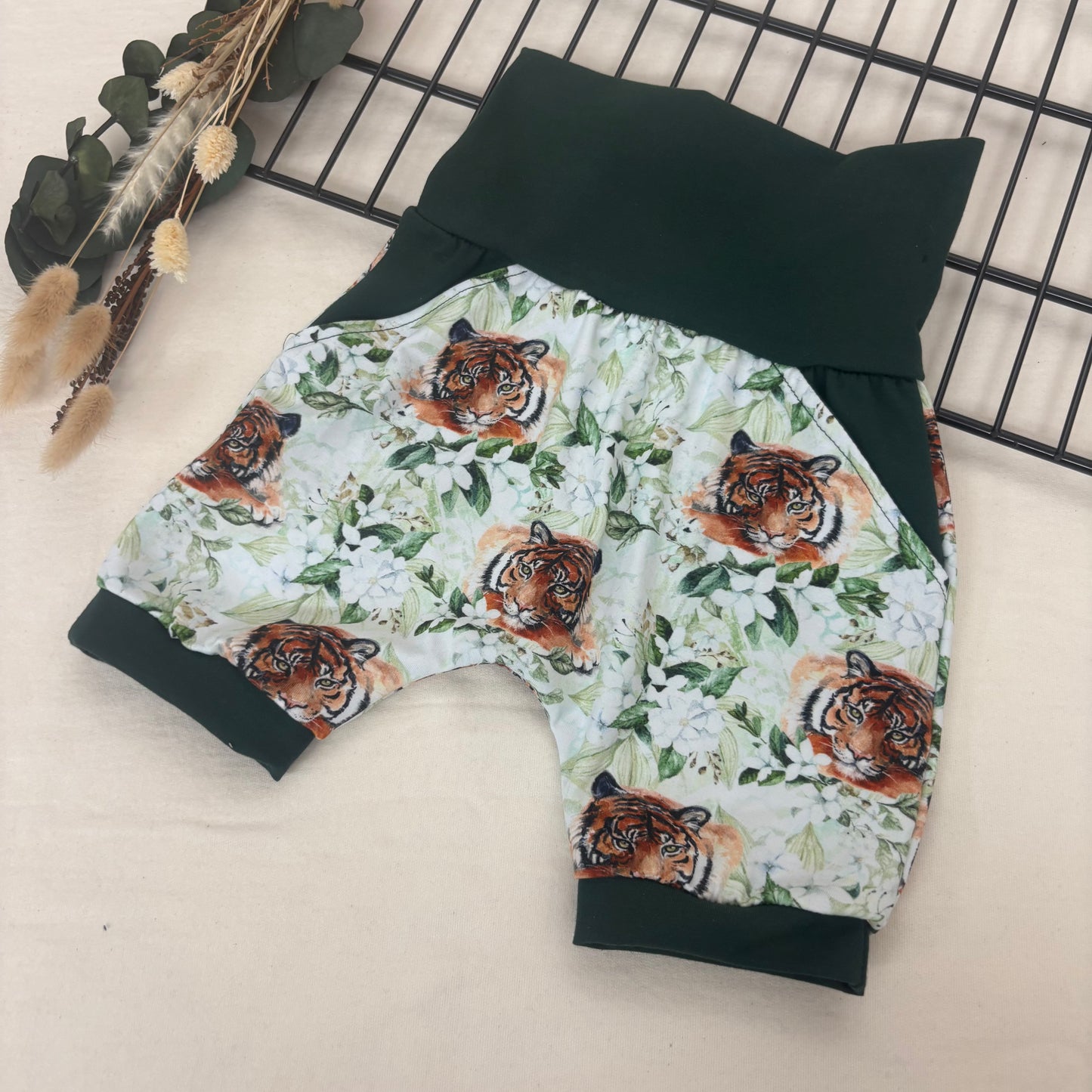 Short évolutif Tigre en fleurs